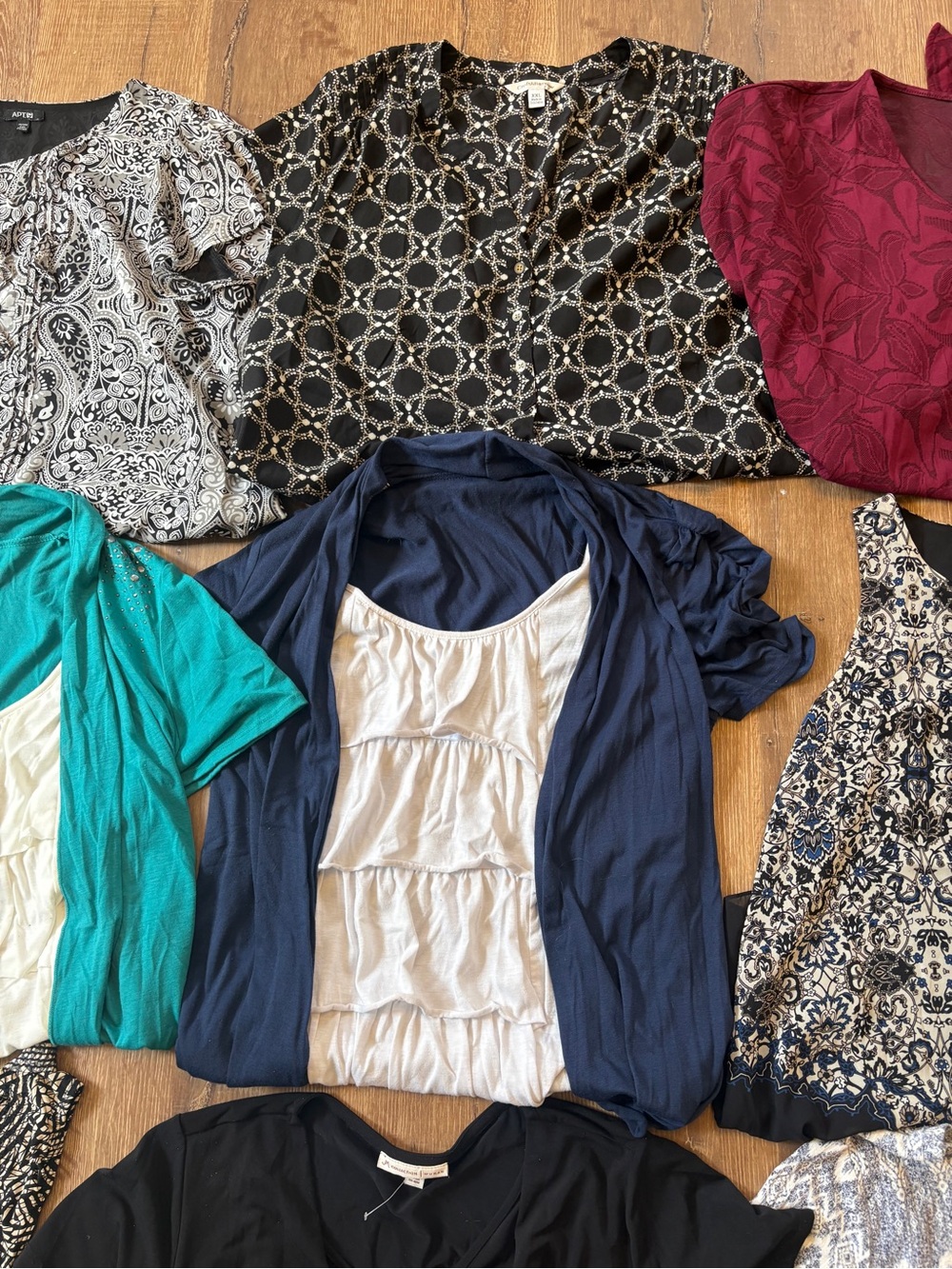 Women’s XL Shirt Bundle Lot of 12 Name Brand Wholesale Resale - Picture 6 of 8
